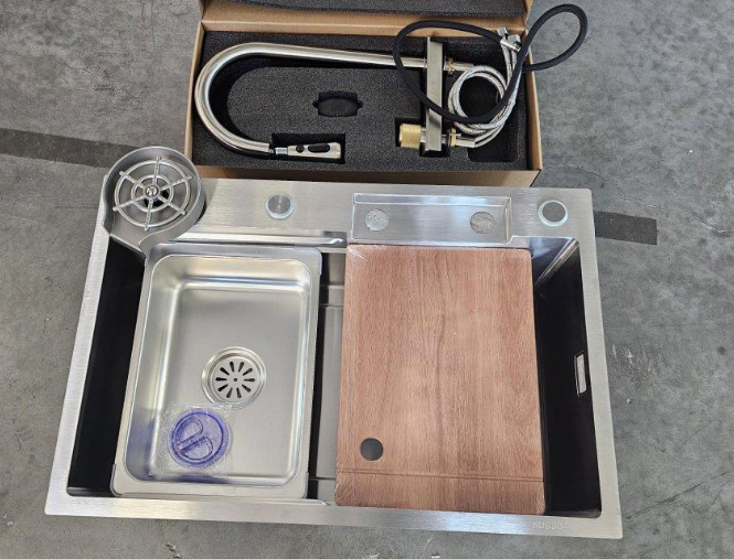 Modern diskho i rostfritt stål - Silver