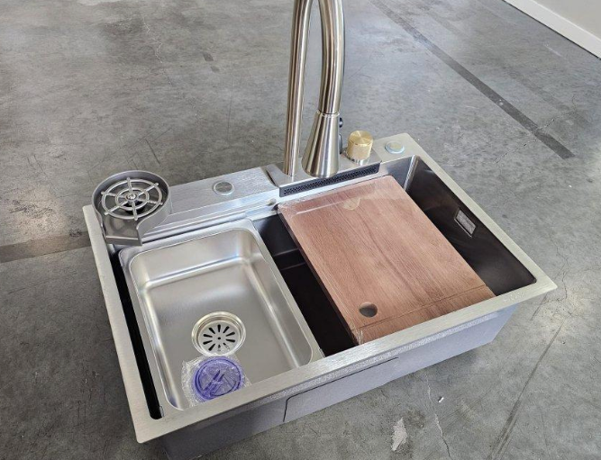 Modern diskho i rostfritt stål - Silver